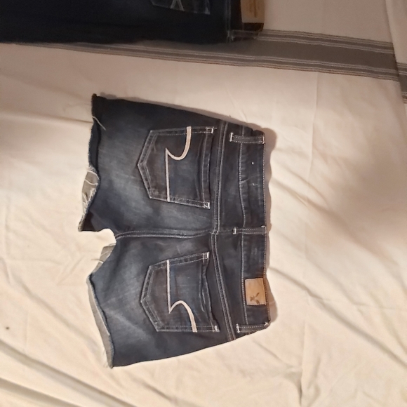 Dark wash low rise denim shorts - Picture 2 of 4